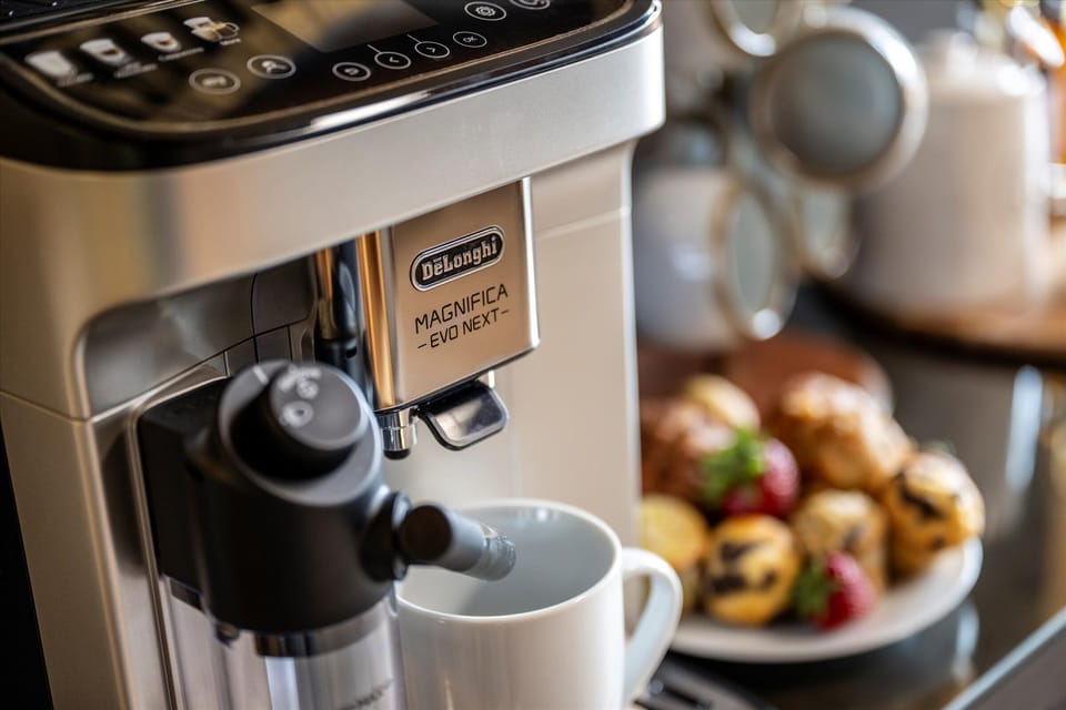Cafe-style coffee (espresso/lattes/cappuccinos) with the push of a button!
