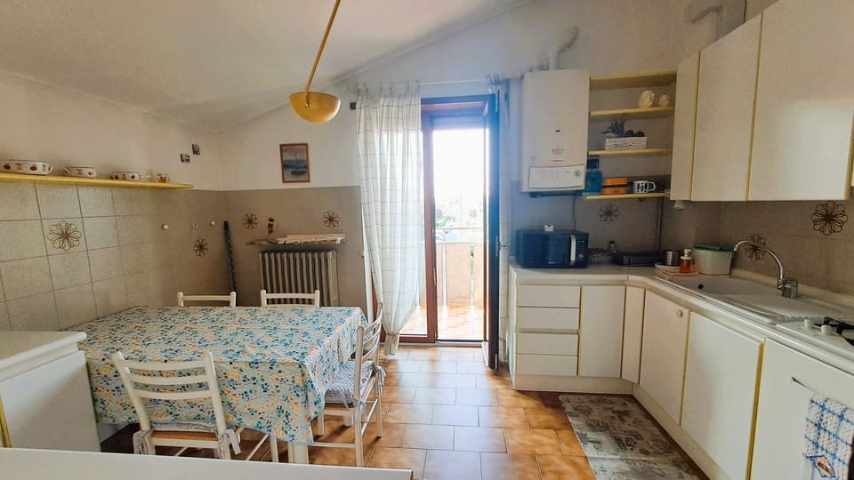 Cucina abitabile completa di tutto il necessario