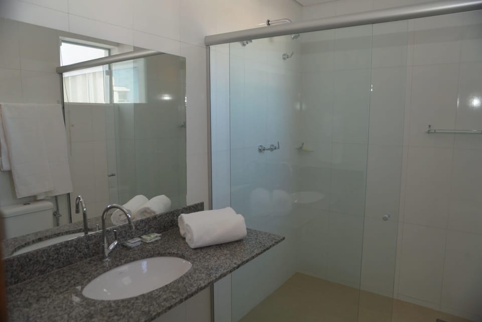 Deluxe Quadruple Room | Bathroom | Shower, towels, toilet paper