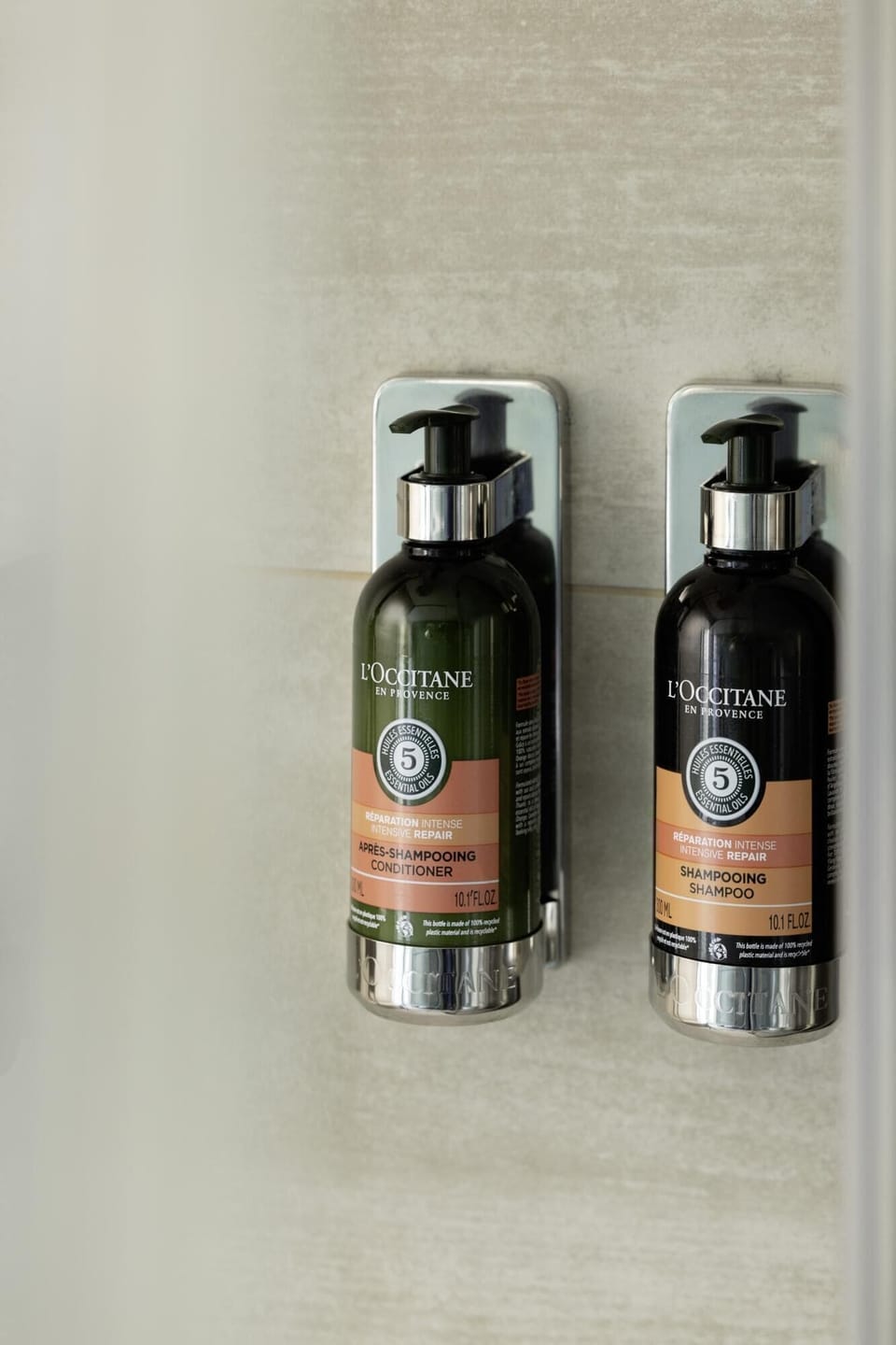 Prestige room | Bathroom | Shower, free toiletries, hair dryer, slippers