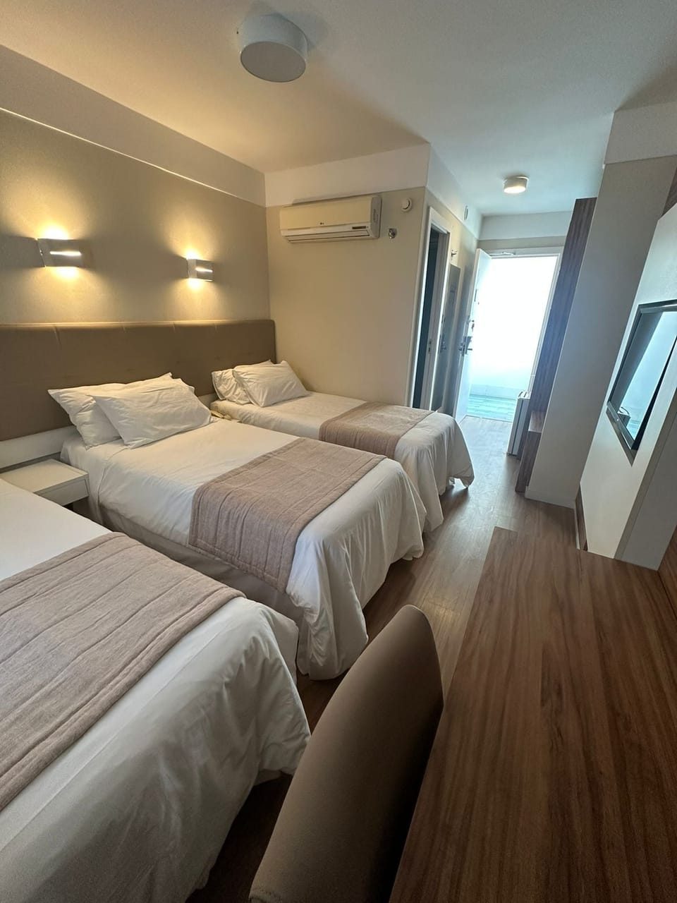 Deluxe Triple Room, 3 Twin Beds | Free WiFi, bed sheets