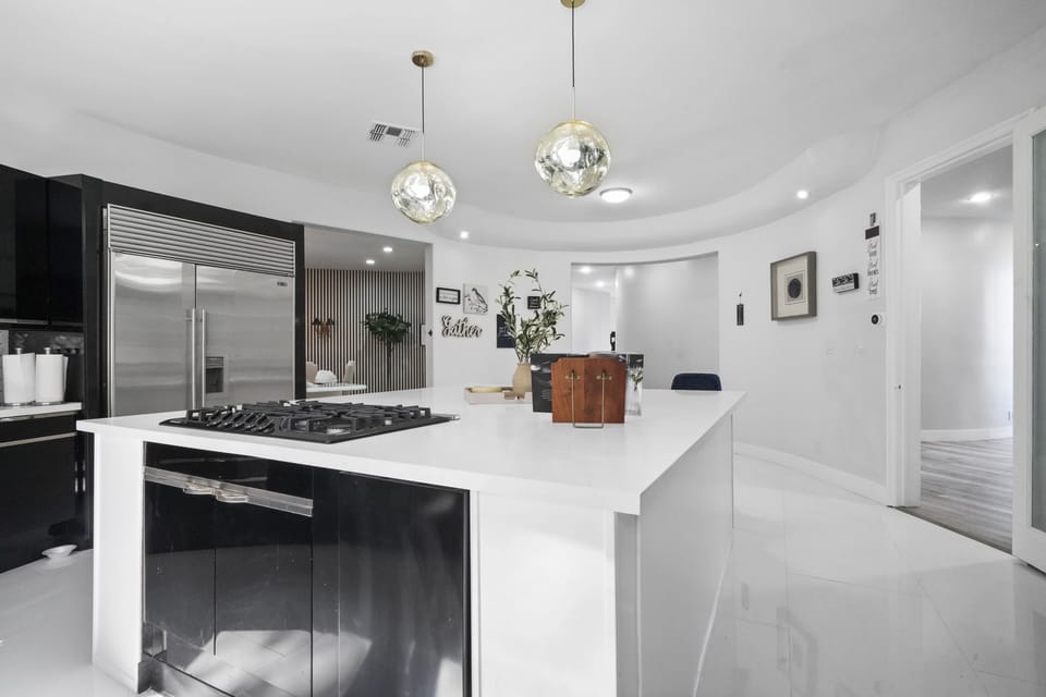 Classic Hollywood Style Kitchen