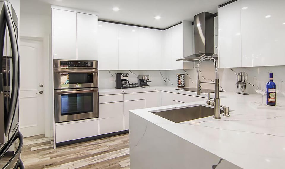 Modern and fully equipped with the appliances you will need 