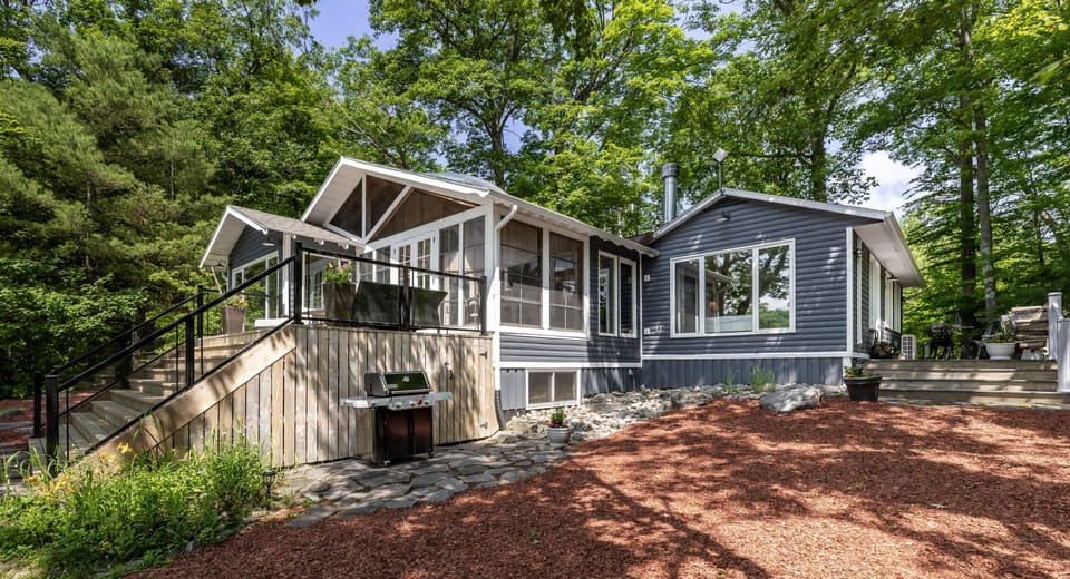 Cottage &amp; Decks