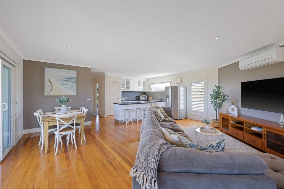 Inside look to the living/dining/kitchen zone 