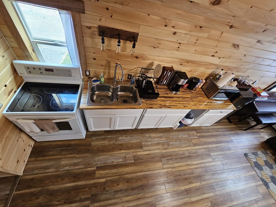 Electric piano in the corner does work : )