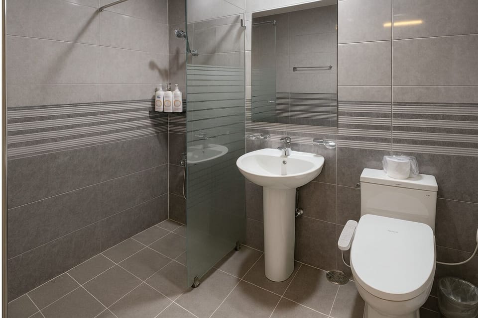 Deep soaking tub, hair dryer, bathrobes, slippers