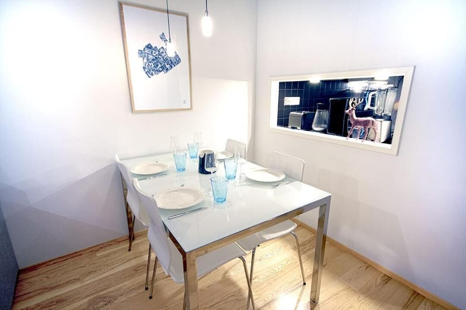 Deluxe Studio | In-room dining