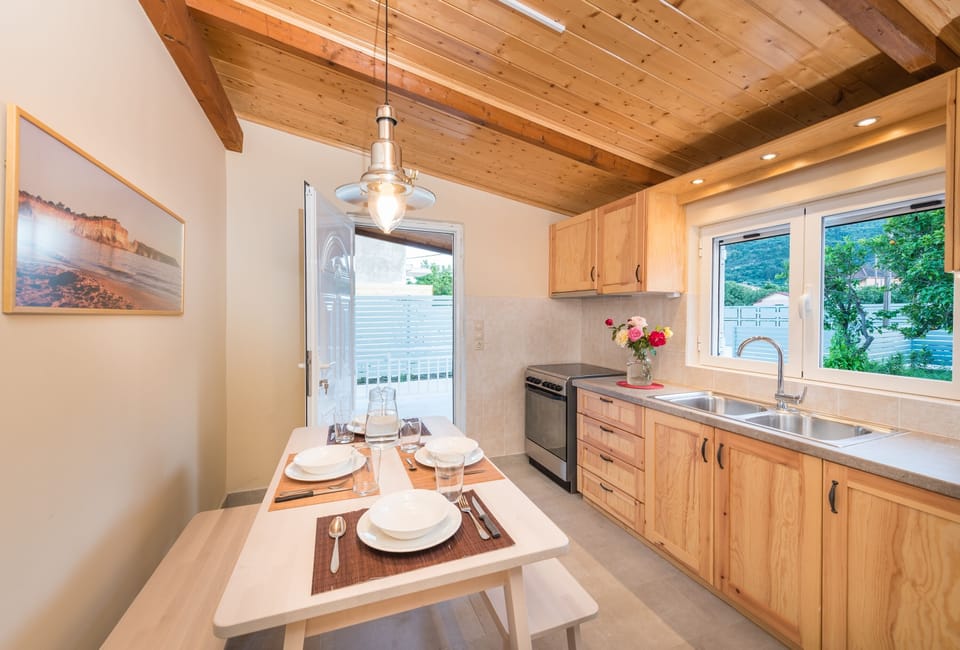 Comfort Villa | Private kitchen | Full-size fridge, oven, stovetop, coffee/tea maker