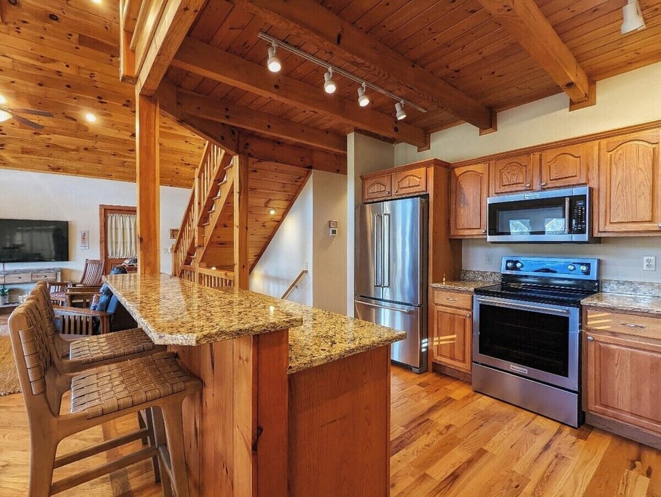 Main Level Fully Equipped Kitchen with Bar Sitting
