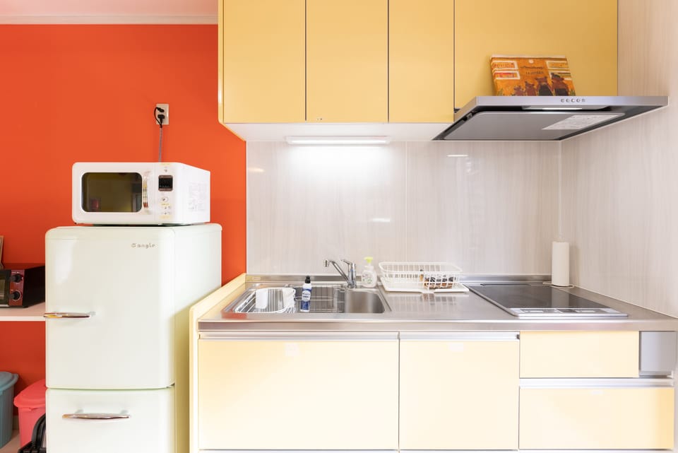 Deluxe Villa | Private kitchen | Cookware/dishes/utensils, dining tables