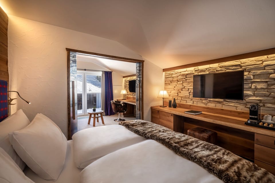 Suite for 2+2 | Minibar, WiFi (free), bed sheets