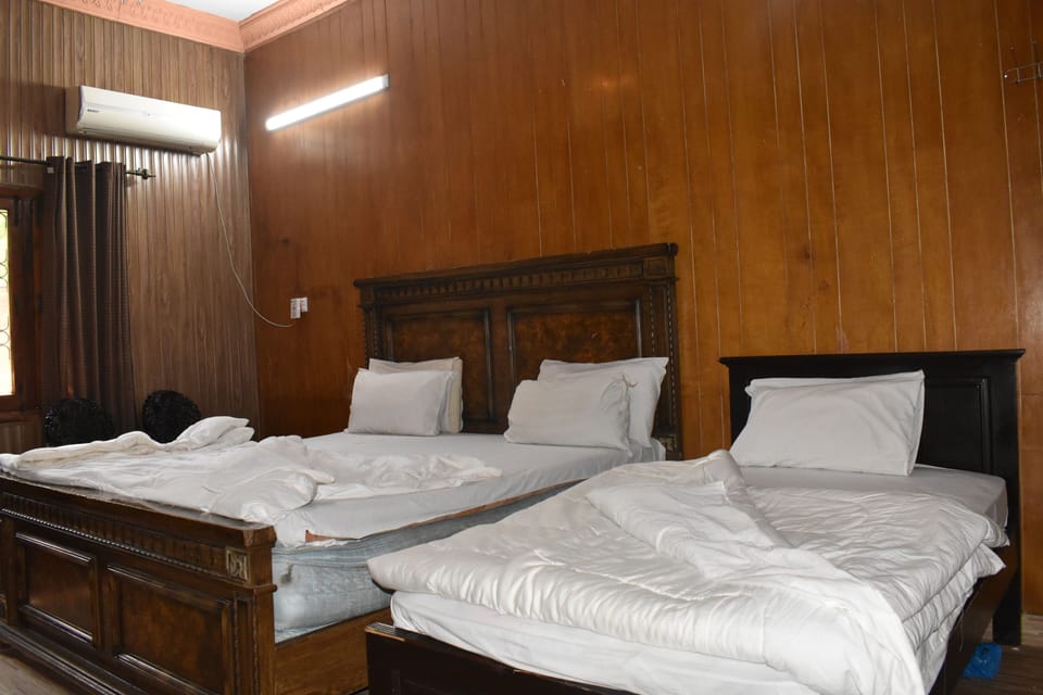 Triple Room | Premium bedding, pillowtop beds, iron/ironing board, bed sheets