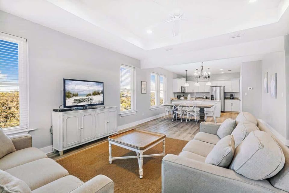Bright and spacious with room for everyone. 

* All photos are taken from the same unit however both units have the same layout and furnishings. 