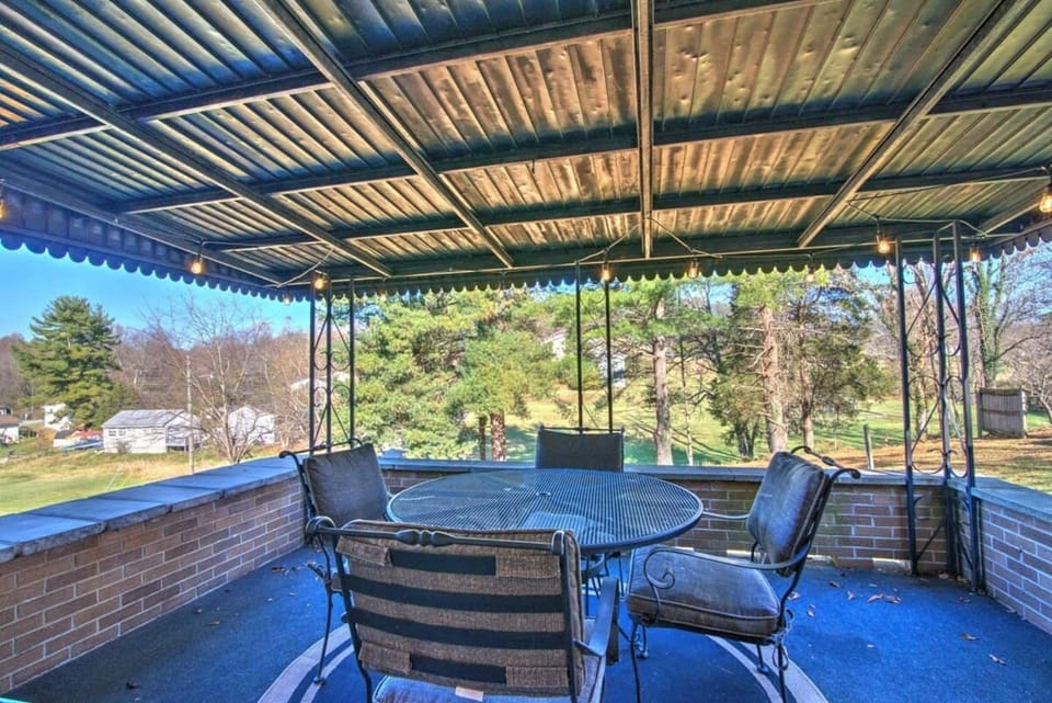 Why not bring your homemade meals outside and dine with a view? Step outside and marvel at the tranquil natural surroundings.