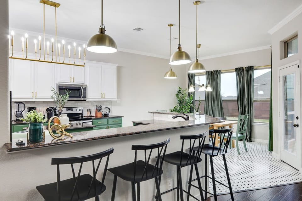 Whether you’re looking to grab a quick bite or take a front row seat to see the kitchen magic at work, this breakfast bar is your spot!