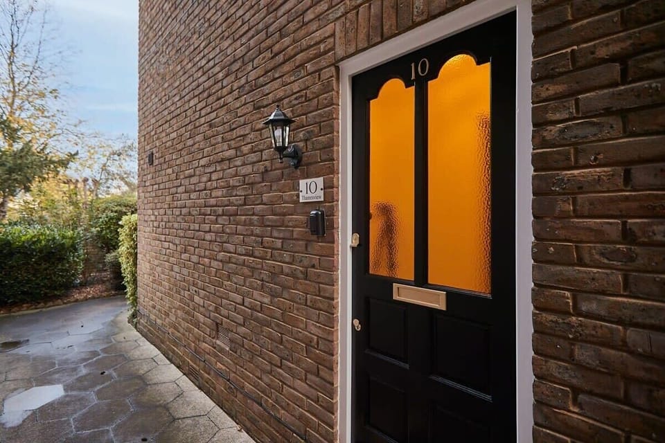 Thamesview, Staines-Upon-Thames - Host & Stay