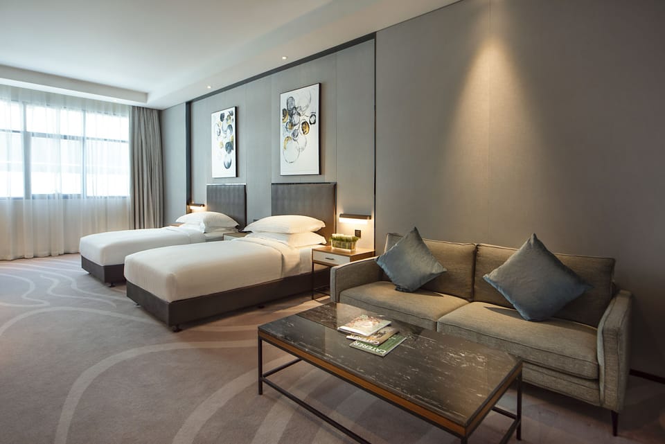 Premier Twin Room | Hypo-allergenic bedding, minibar, in-room safe, desk