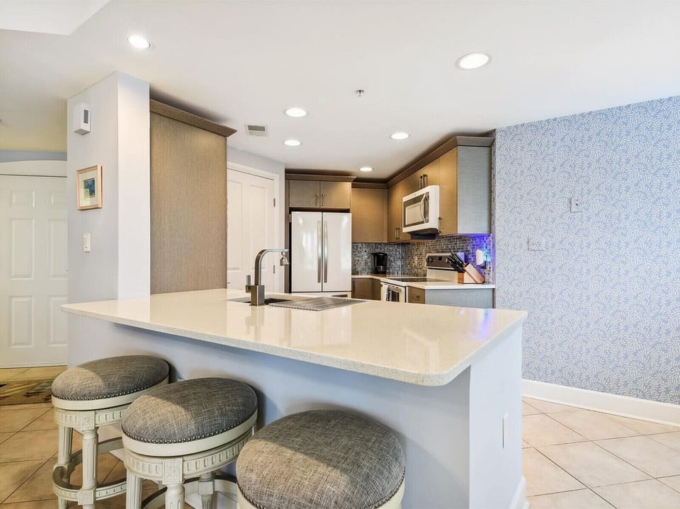 Kitchen with Breakfast Bar at 3110 Windsor Court South