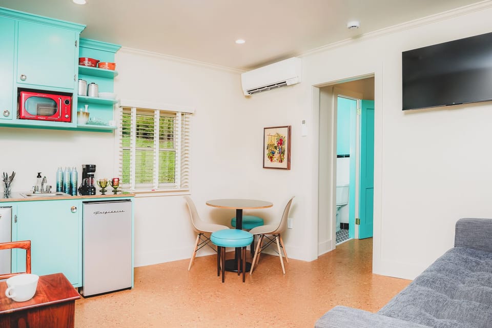 Junior Room | Private kitchen | Mini-fridge, microwave, cleaning supplies, paper towels
