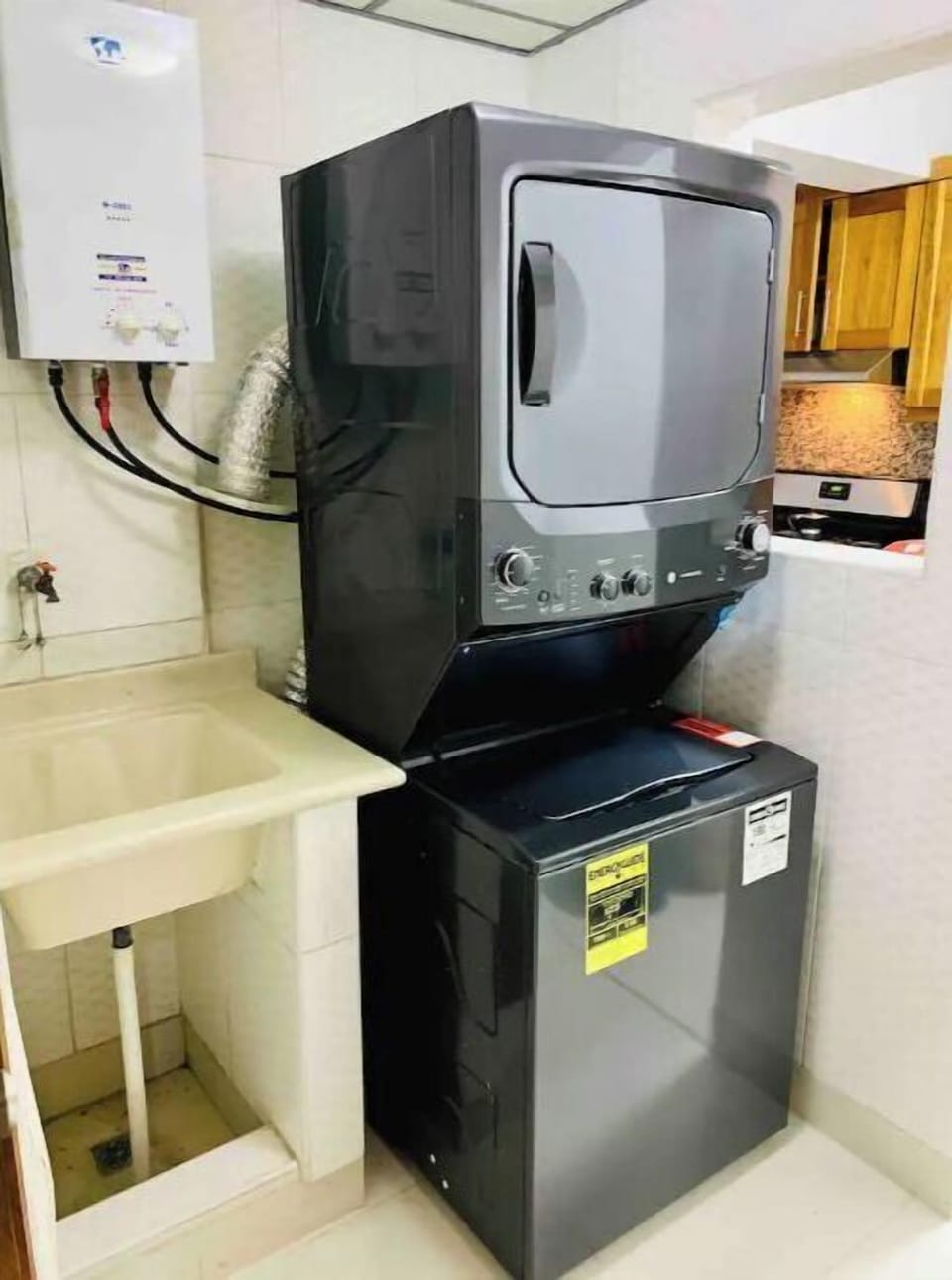 Laundry room/ Area de lavado