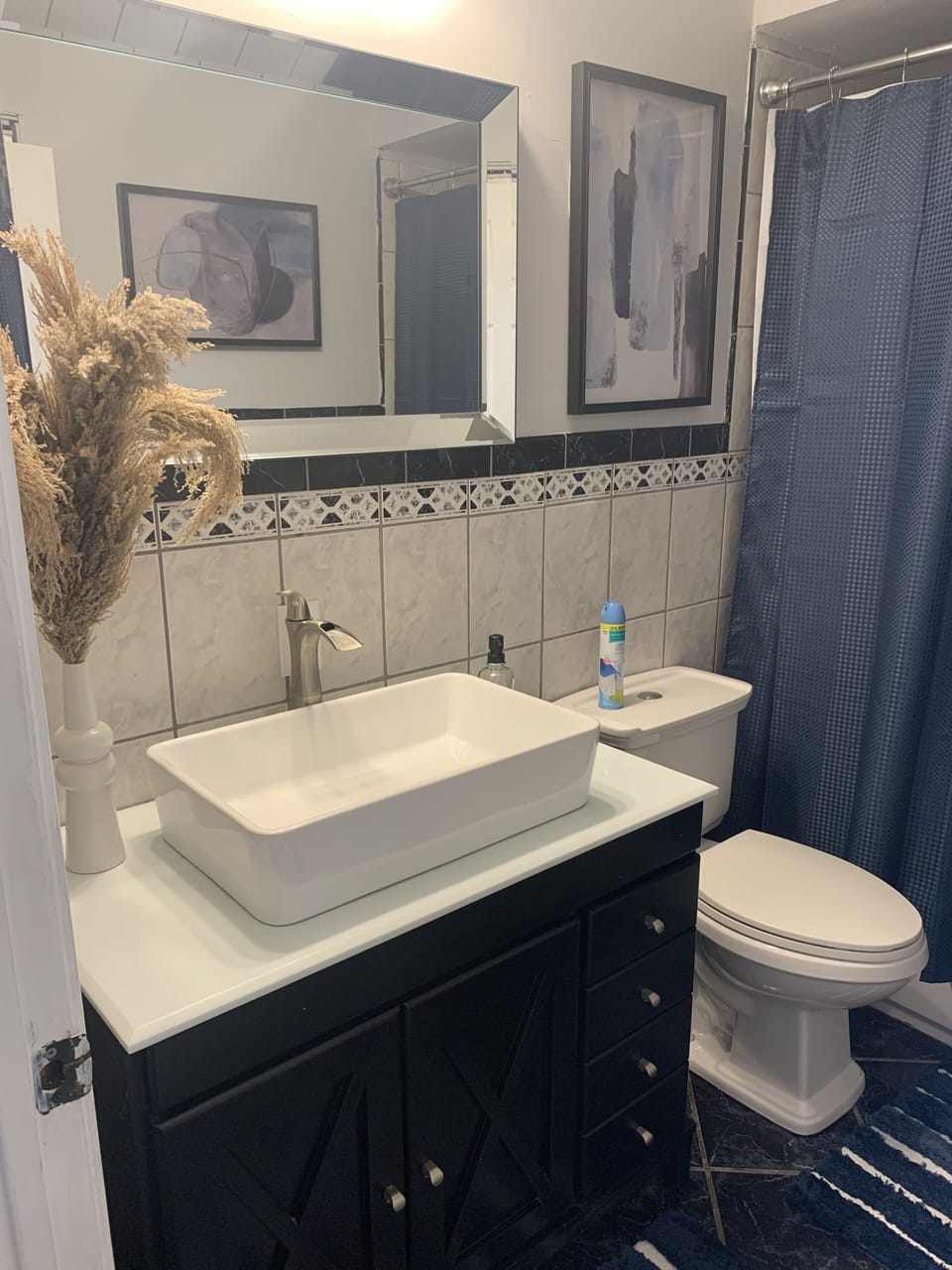 Bathroom tub/shower