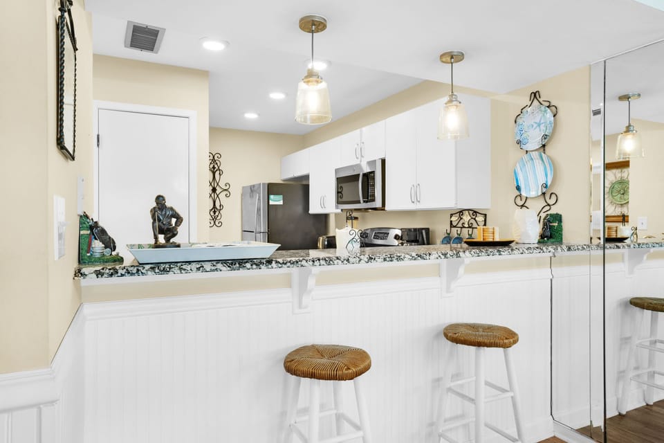 Eat-in bar
