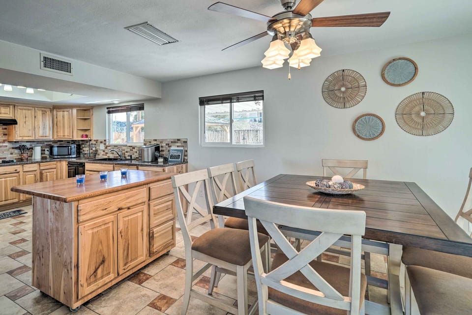 Kitchen/Dining Area
