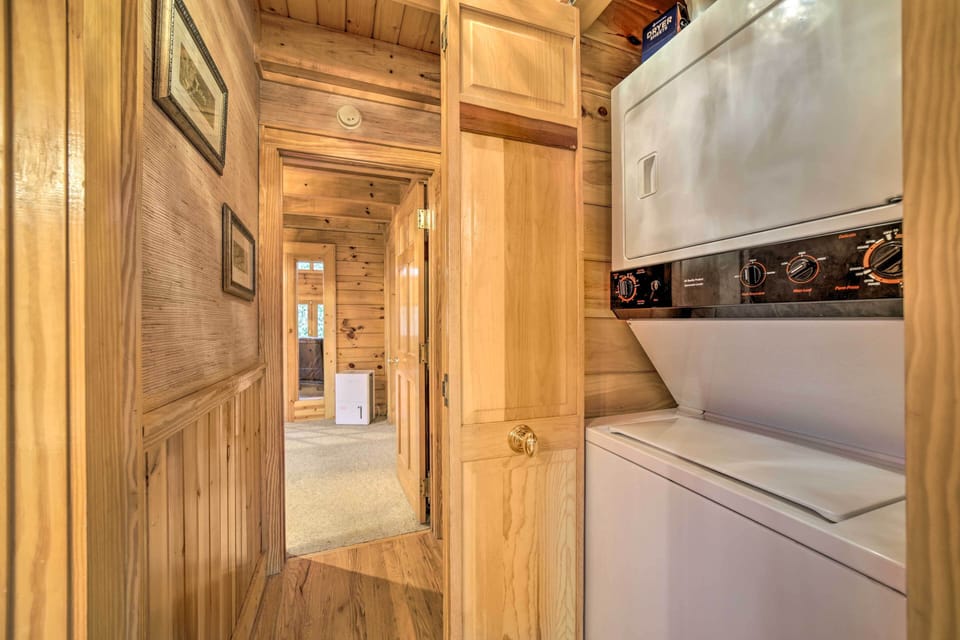Laundry Area | Detergent Provided