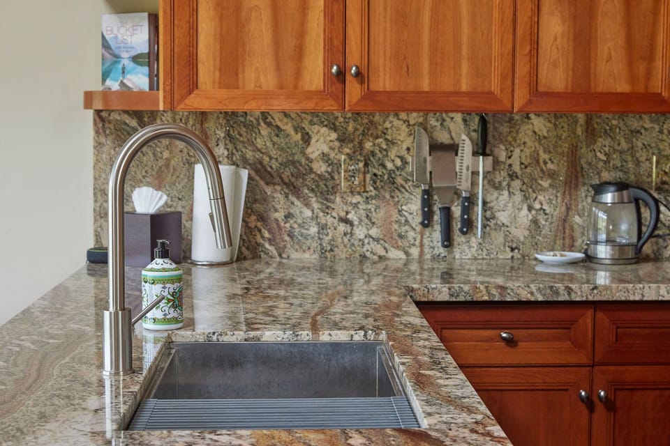 Fully Stocked Kitchen | Dishwasher | Granite Countertops