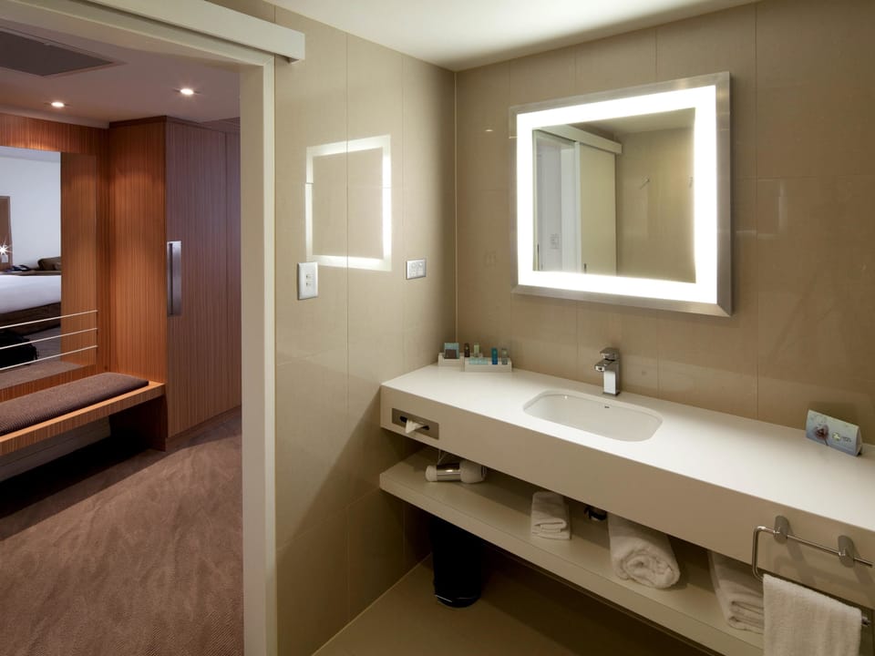 Superior Room, 1 King Bed | In-room safe, desk, blackout drapes, iron/ironing board