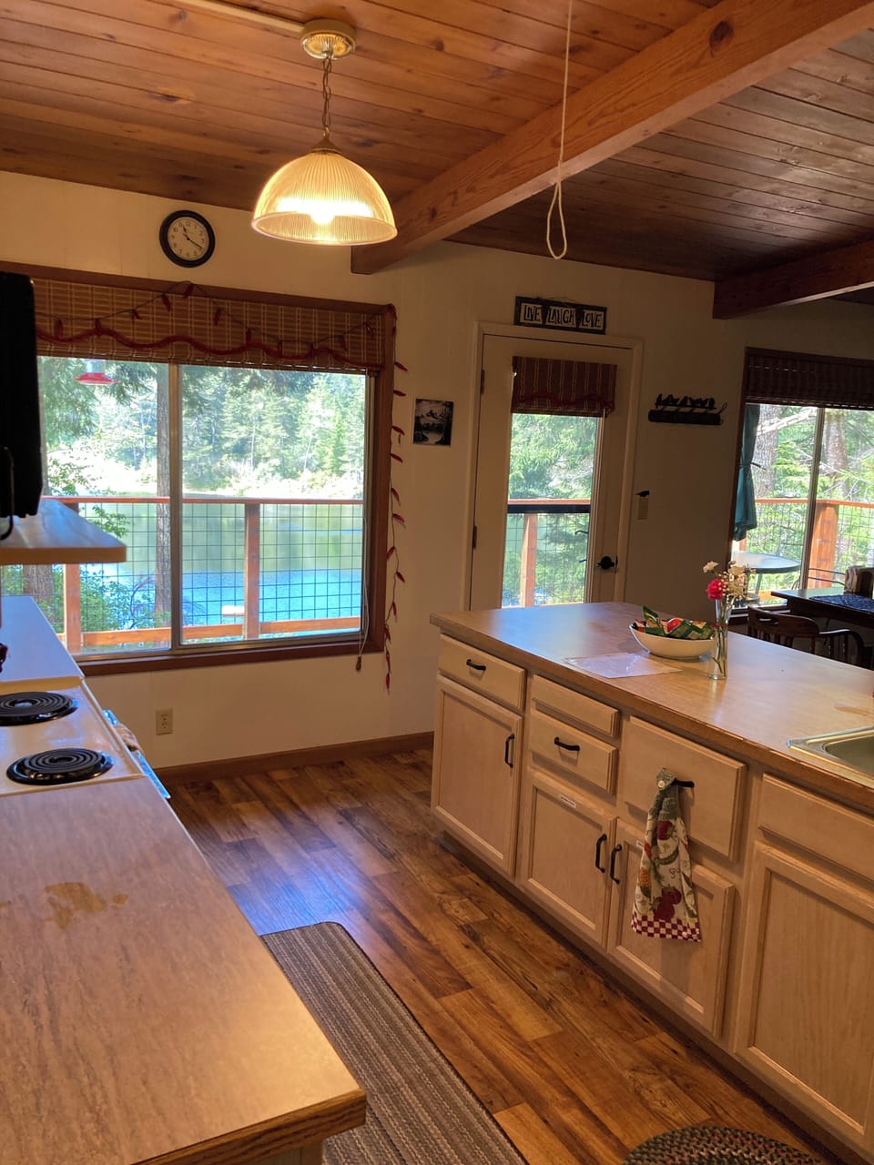 Spacious, well equipped kitchen 
