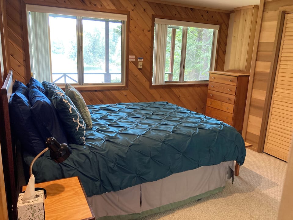Comfortable queen sized bed 