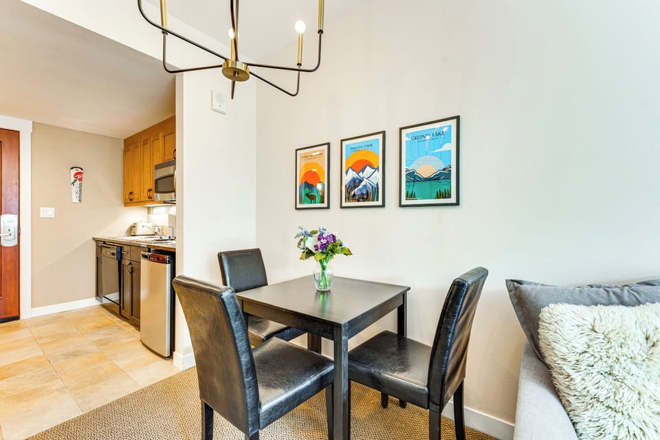 Dining Area | Dishes & Flatware Provided