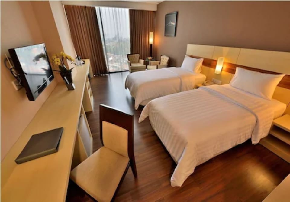 Deluxe Room | Premium bedding, minibar, in-room safe, desk