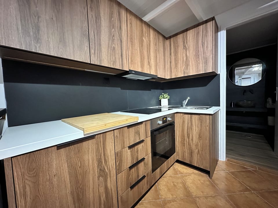 Apartment, 1 Bedroom, Balcony, City View | Private kitchen