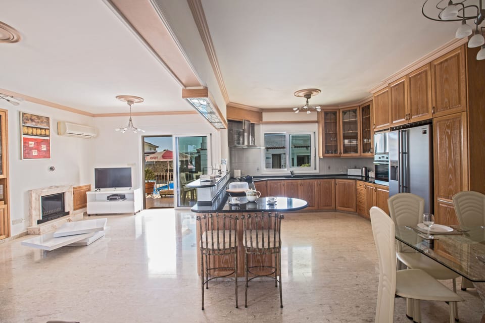 Villa, 5 Bedrooms, Accessible, Private Pool | Private kitchen