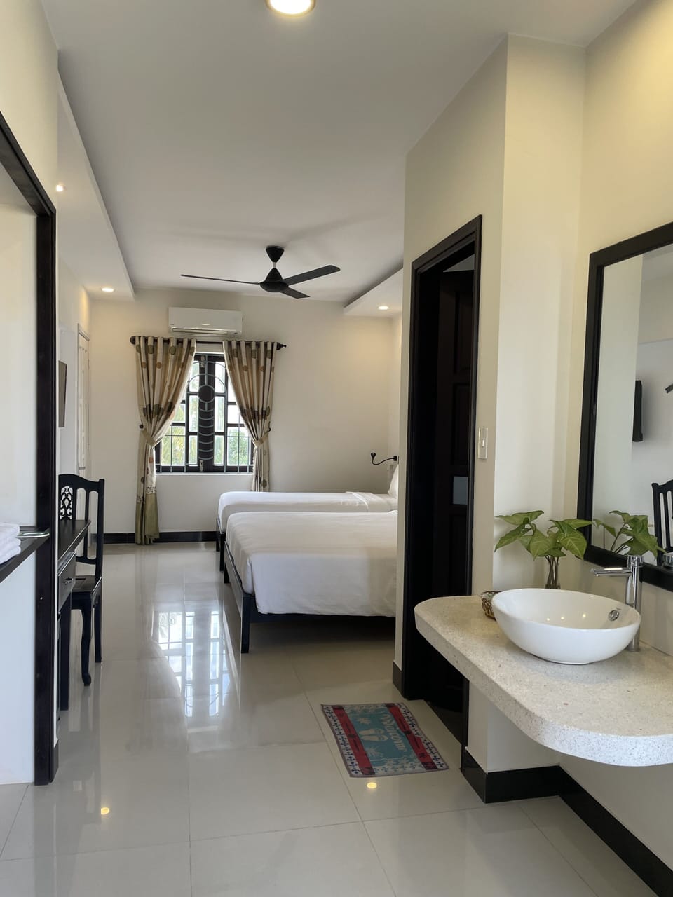 Triple Room | Minibar, in-room safe, desk, laptop workspace
