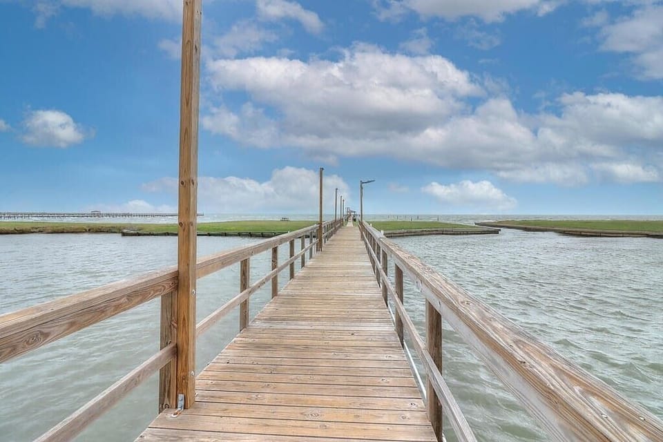 Plenty of space for some privacy on the 750' lighted private fishing pier! 