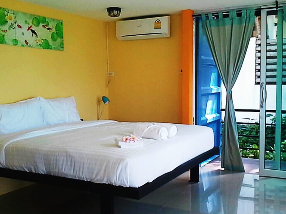 Cottage, Garden View | Egyptian cotton sheets, down comforters, memory foam beds, in-room safe