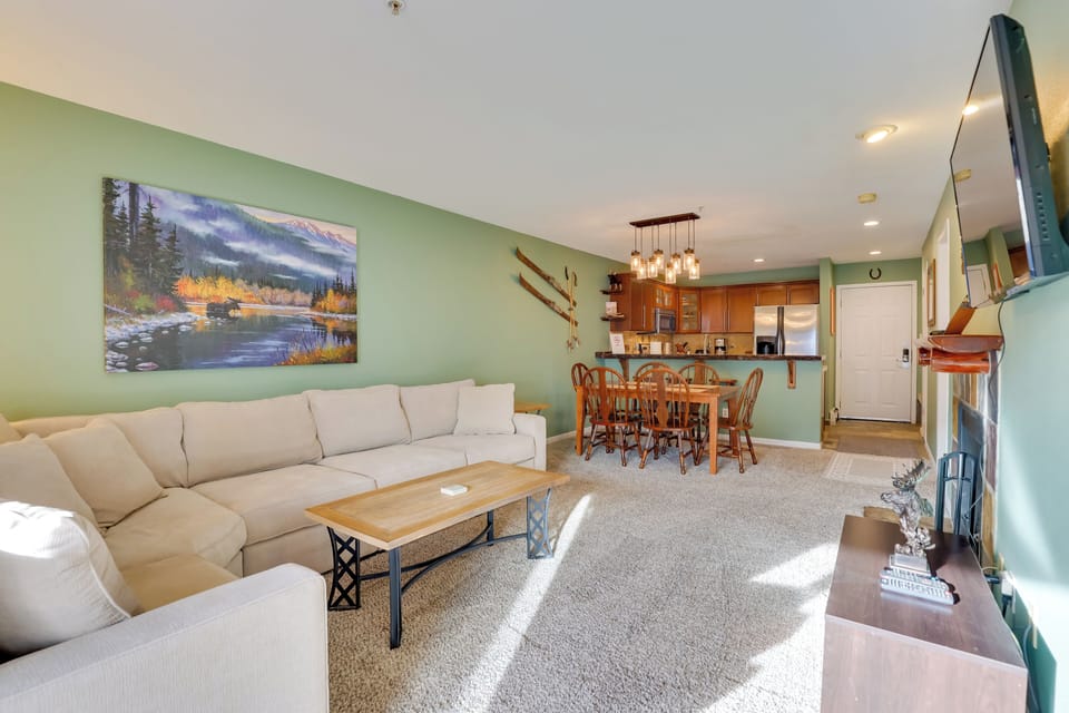 Living Room | Smart TV