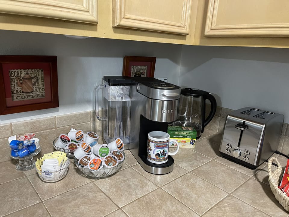 Hot water kettle & Programable Coffee maker, complementary coffee-creamers &tea.