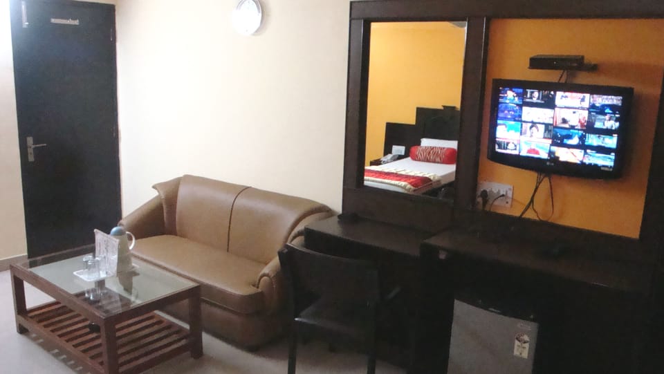 Family Room ( A/C ) | Living area | LCD TV