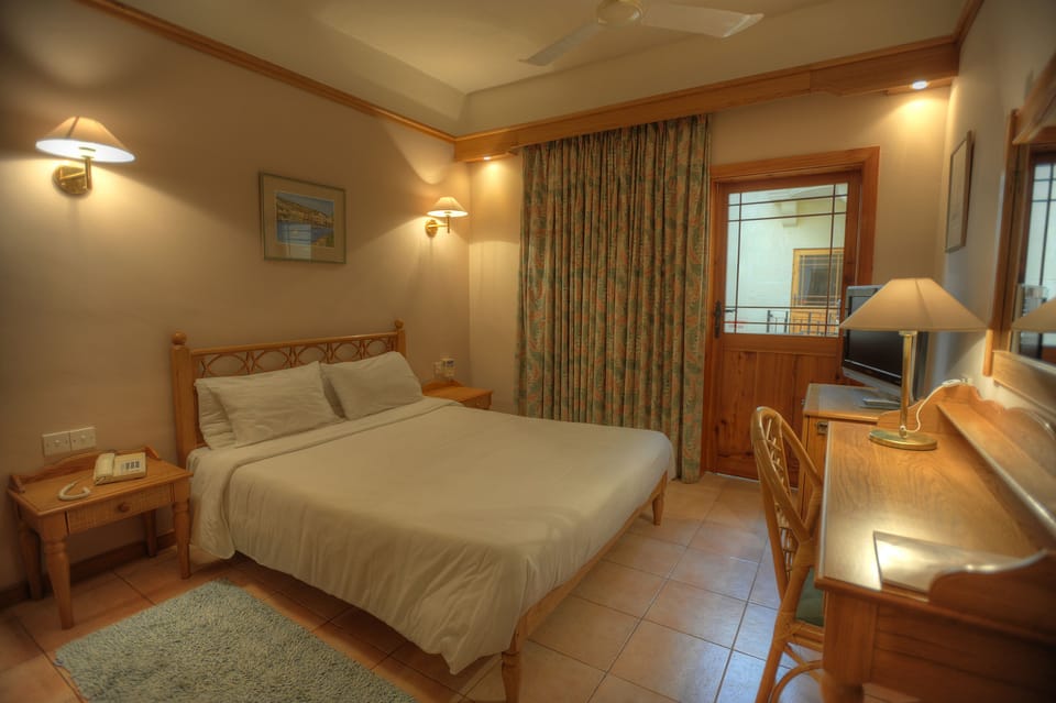 Double or Twin Room, Courtyard View | Minibar, free cribs/infant beds, free WiFi