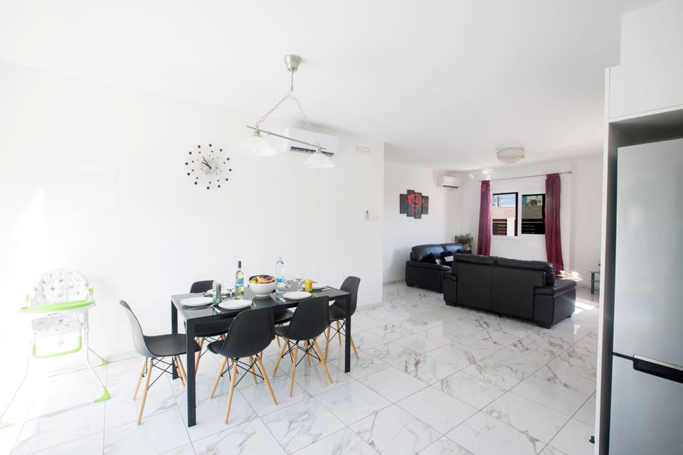 Villa, 3 Bedrooms, Private Pool, Garden View | Dining