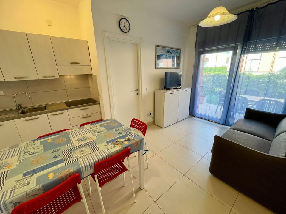 Apartment, 2 Bedrooms, Patio, Garden View | Interior