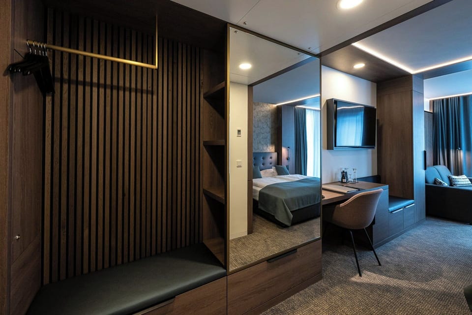 Superior Double Room, Non Smoking, Aircondition | Hypo-allergenic bedding, minibar, in-room safe, desk