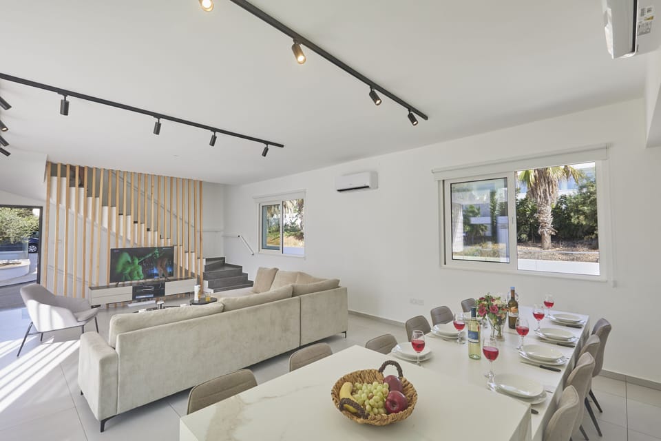 Villa, 5 Bedrooms, Smoking, Private Pool | Living room