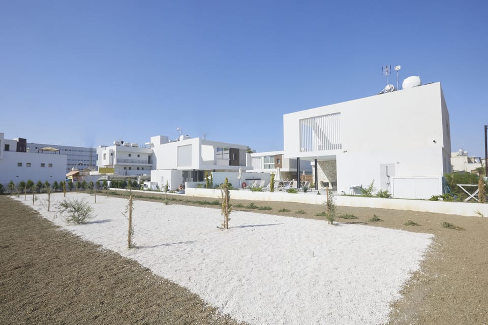 Villa, 5 Bedrooms, Smoking, Private Pool | Garden