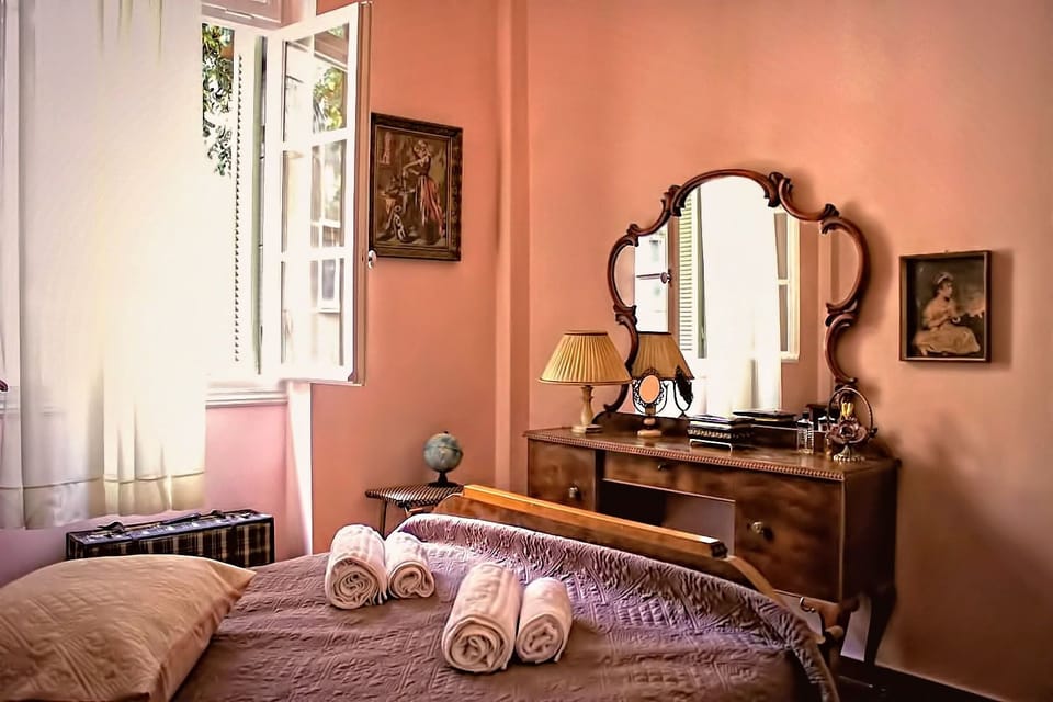 Double Room | Individually decorated, individually furnished, iron/ironing board